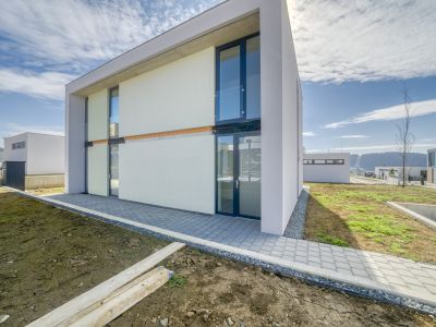 Slnečná štvrť I. a II. etapa, Kanaš